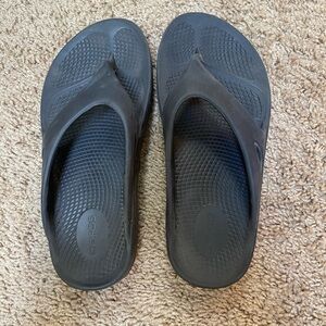 OOFOS Dark Gray Comfort Sandals